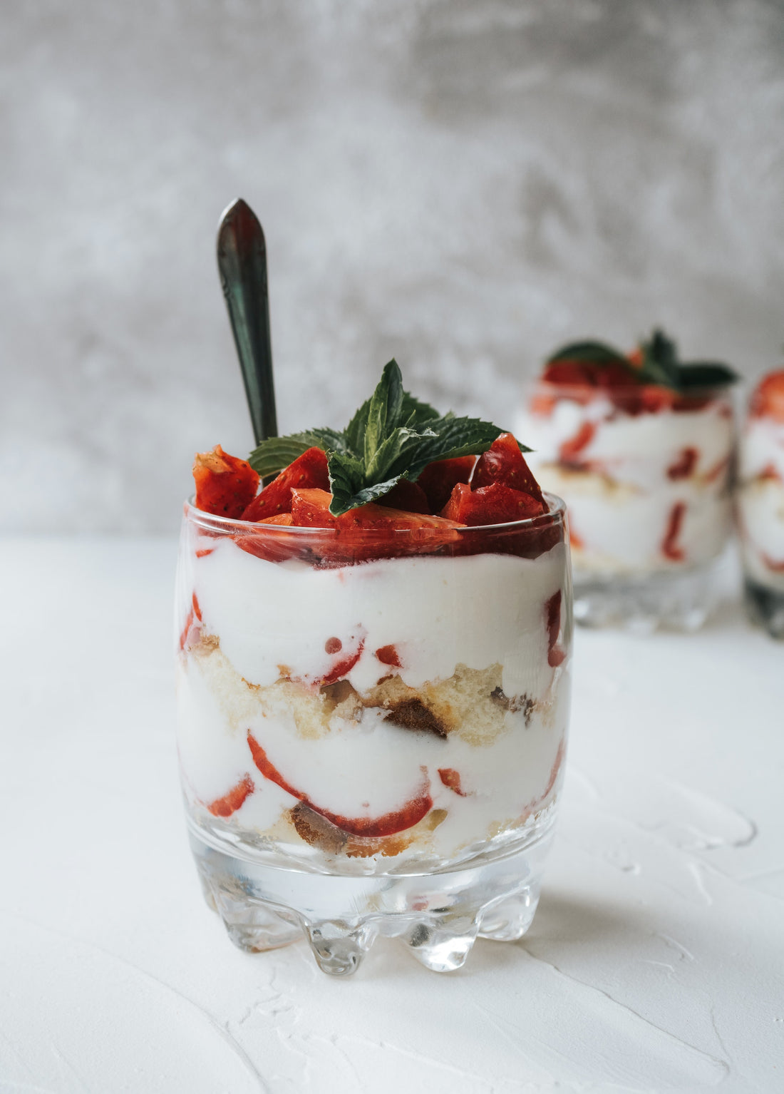 Yogurt with Strawberries Recipe